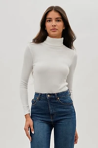 Ribbed Turtleneck Pullover Sweater - White