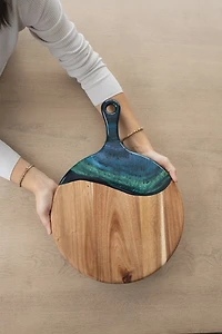 Northern Lights Acacia Round Board w/handle