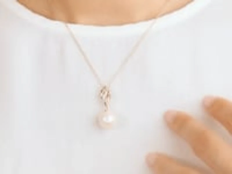 Pearl Necklace in 10K Yellow Gold