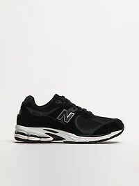 MENS NEW BALANCE 2002 SNEAKER - BLACK