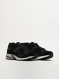 MENS NEW BALANCE 2002 SNEAKER - BLACK