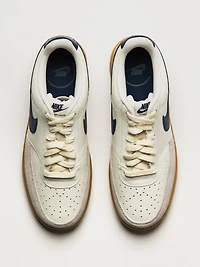 MENS NIKE COURT VISION LOW SNEAKER - SAIL/NAVY