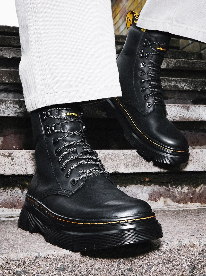 WOMENS DR MARTENS TARIK WYOMING BOOT - CLEARANCE
