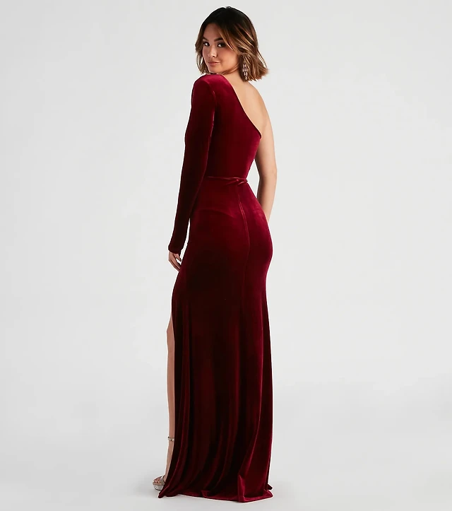 Windsor Cheyenne Formal One-Shoulder Velvet Dress
