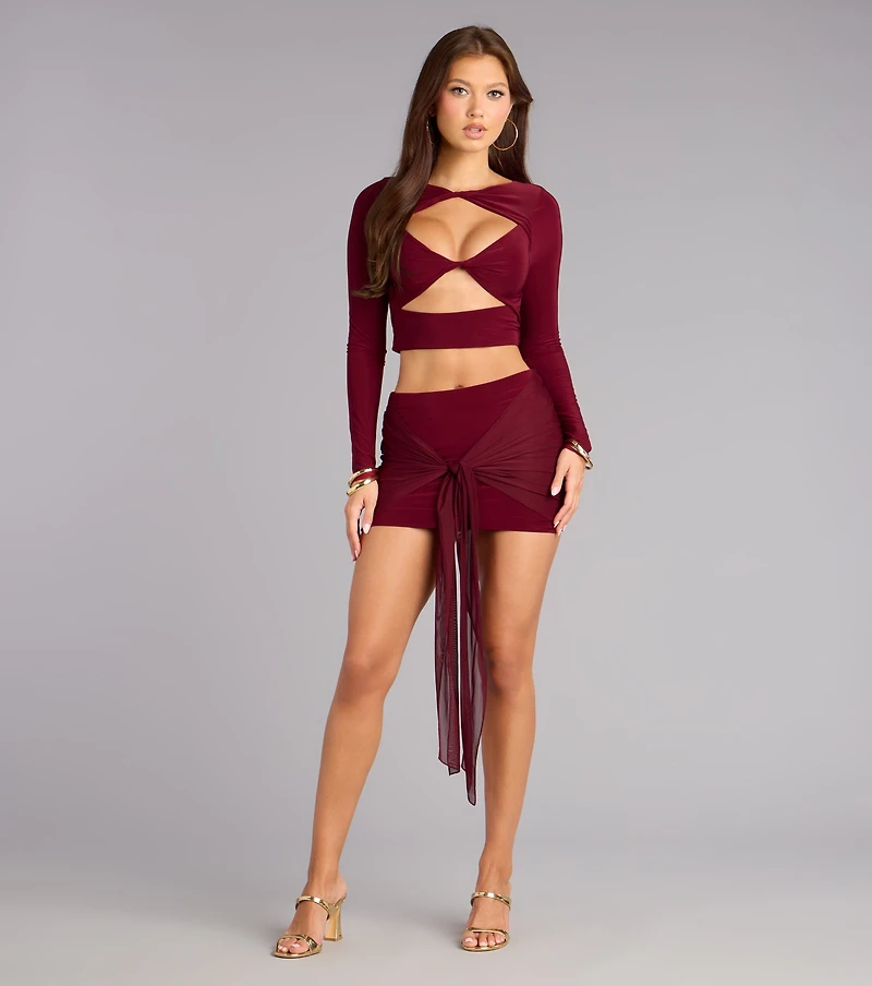 Sharp Attitude Cutout Long Sleeve Crop Top