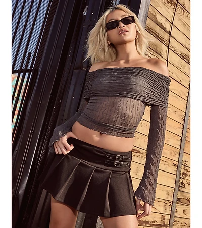 2000s Classic Off-The-Shoulder Texture Crop Top