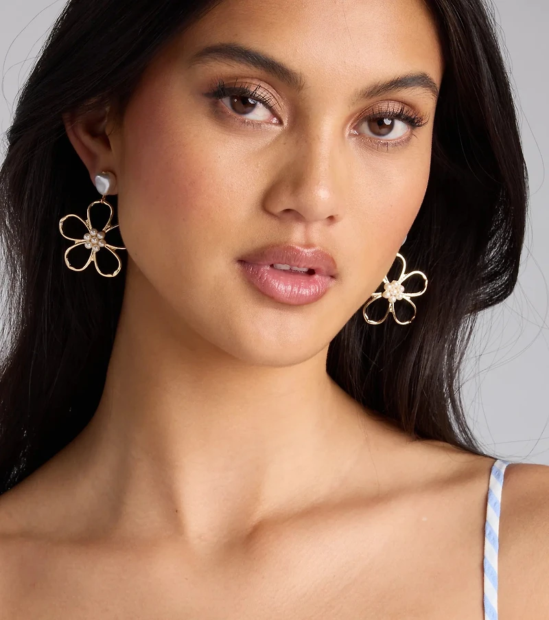 Polished Flower Pearl Earrings