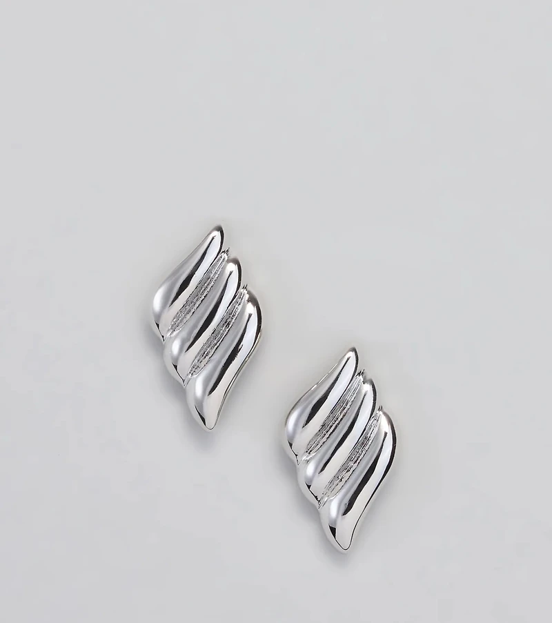 Chic Wonders Ribbed Wave Earrings