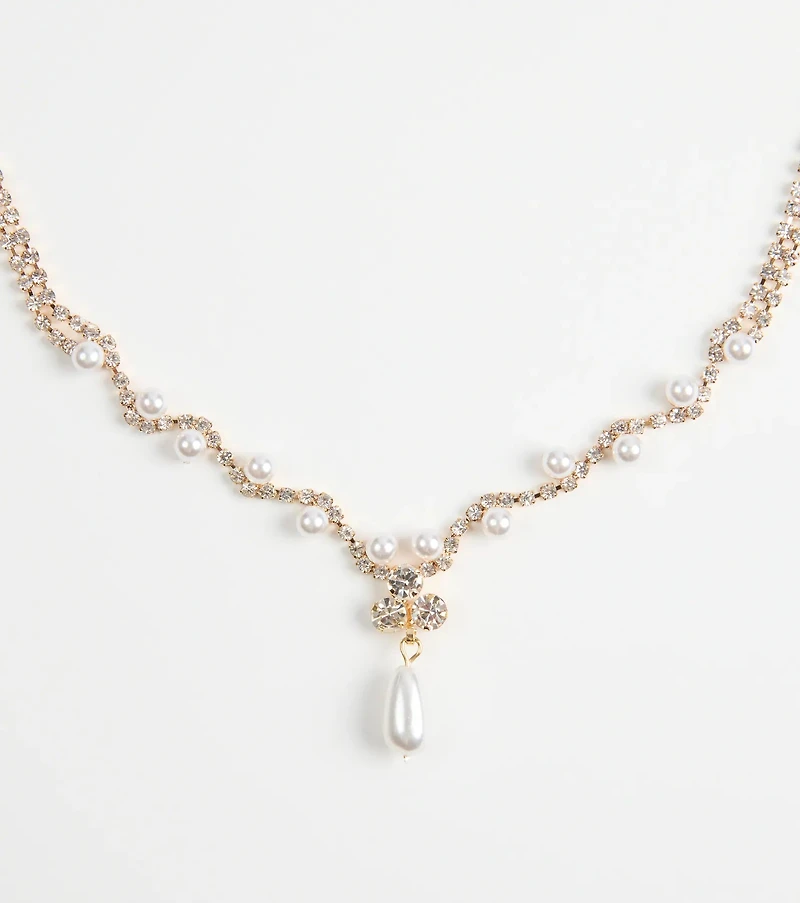 Chic Elegance Rhinestone And Pearl Necklace