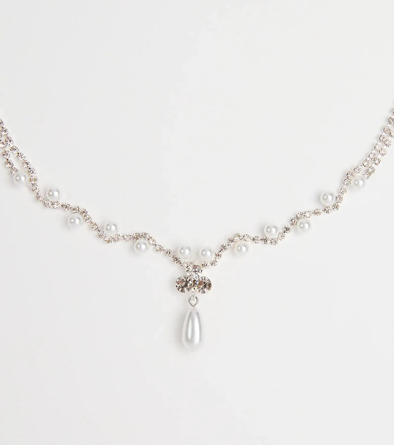 Chic Elegance Rhinestone And Pearl Necklace