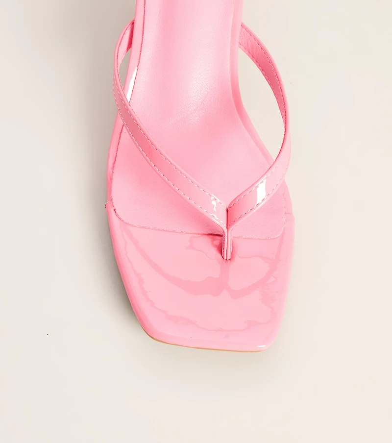 Chic On Schedule Thong Heels