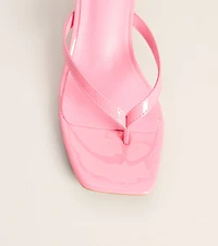 Chic On Schedule Thong Heels