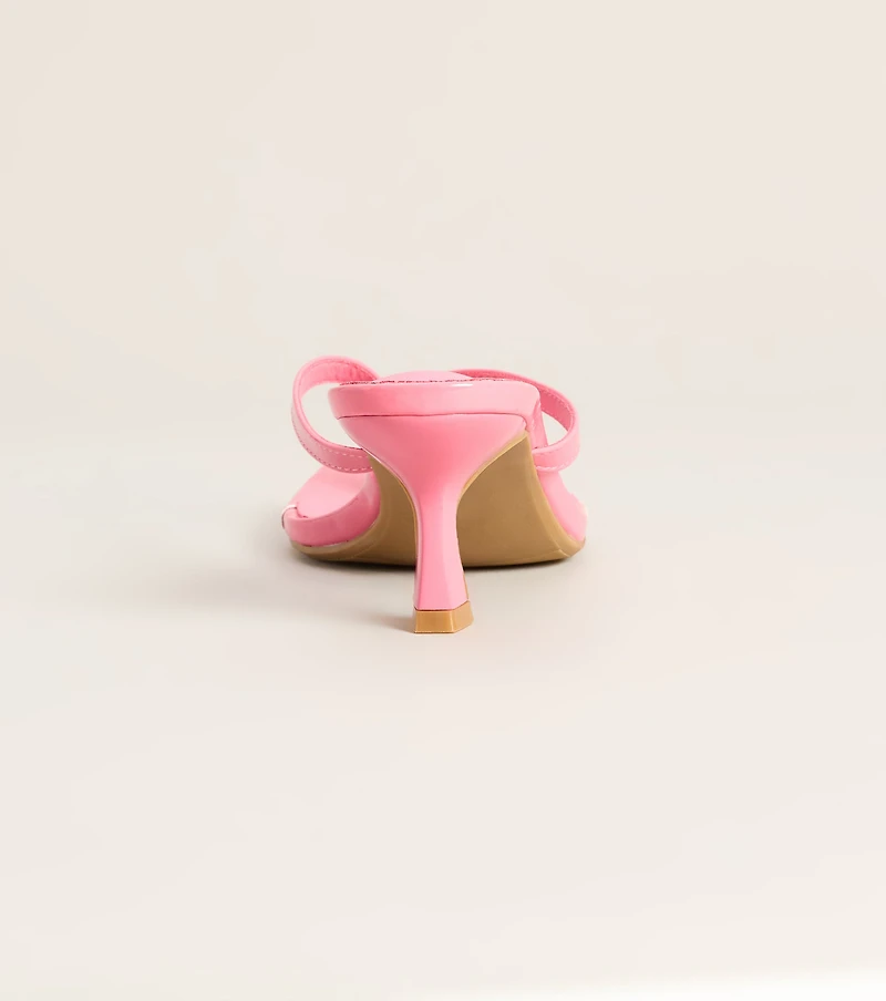 Chic On Schedule Thong Heels