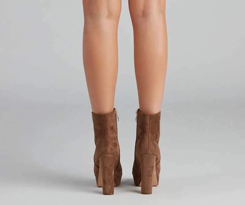 Chic Mood Faux Suede Booties