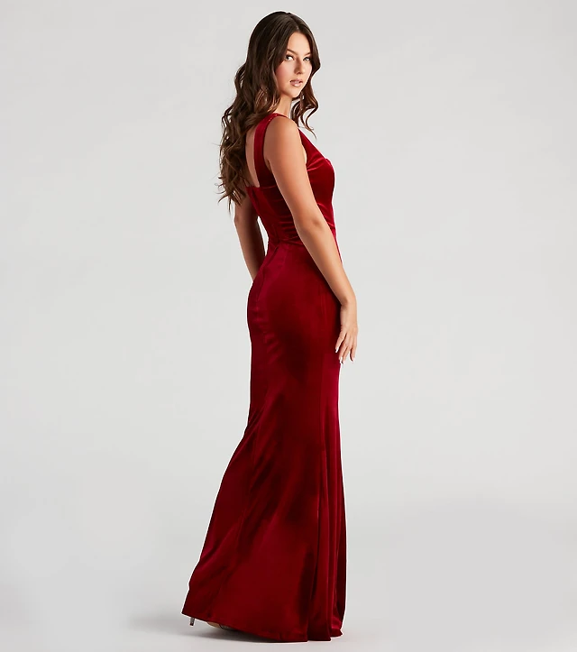Windsor Tori Formal Sleeveless Velvet Mermaid Dress | Connecticut Post Mall