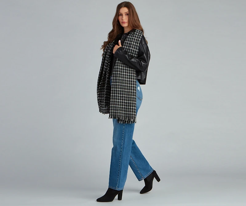Effortlessly Chic Plaid Scarf