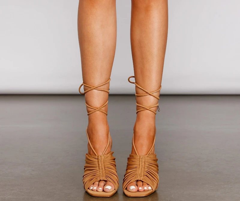 Trendsetting Queen Lace-Up Heels