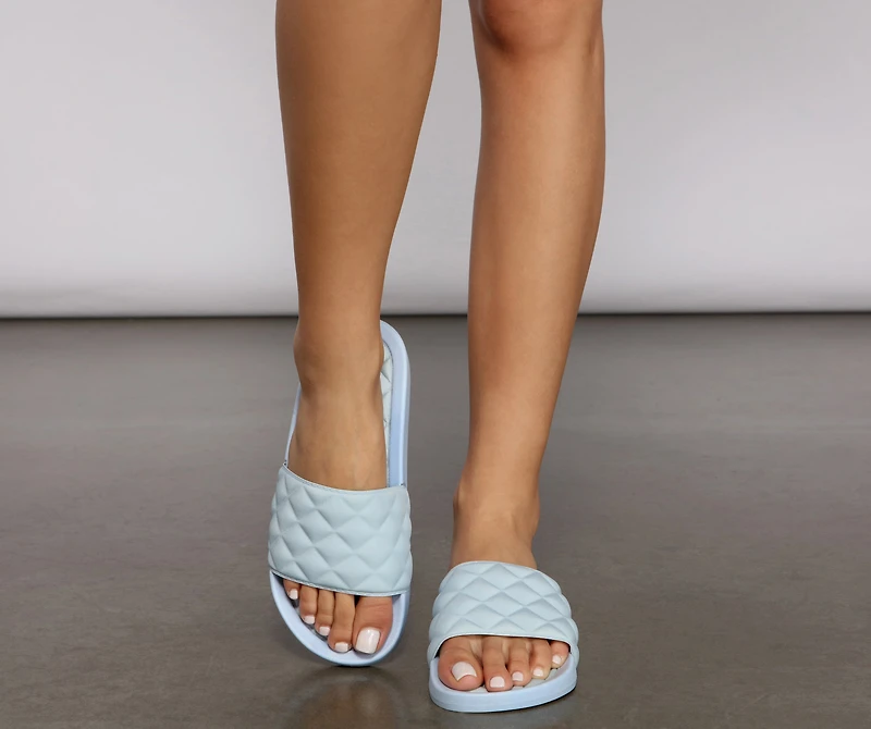 Casual Trendsetter Quilted Slides