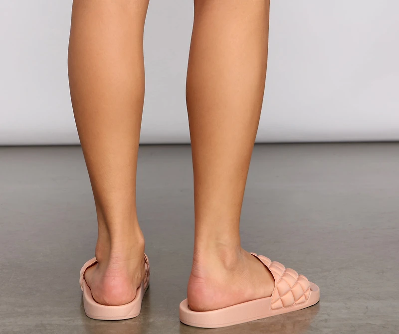 Casual Trendsetter Quilted Slides