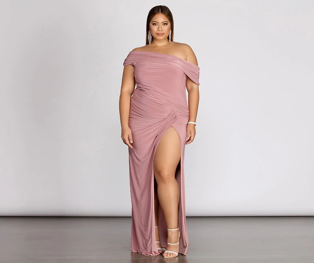 kaleigh off shoulder dress Elevate your seasonal fashion with this versatile piece from Kaiia. WINDSOR Women's Green Kaleigh Off
