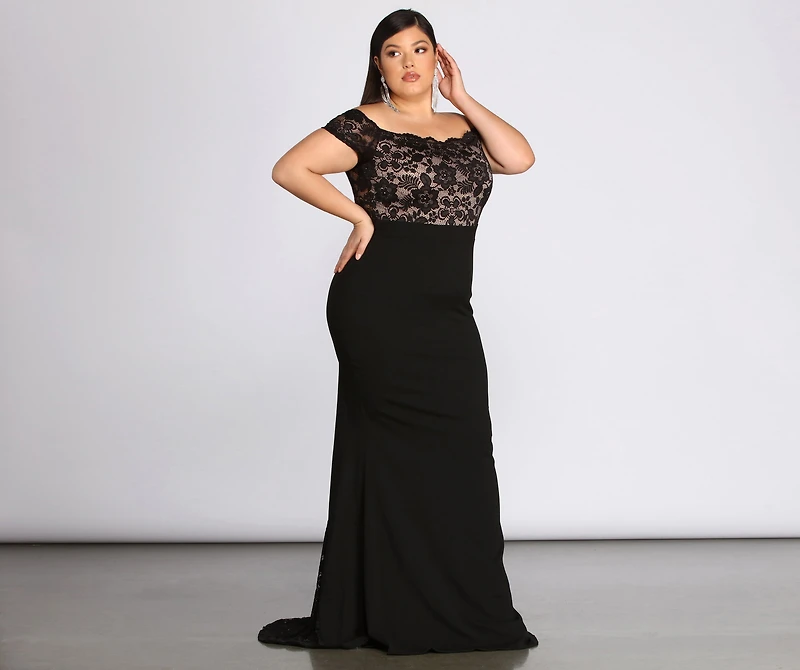 Plus Layla Formal Lace Dress