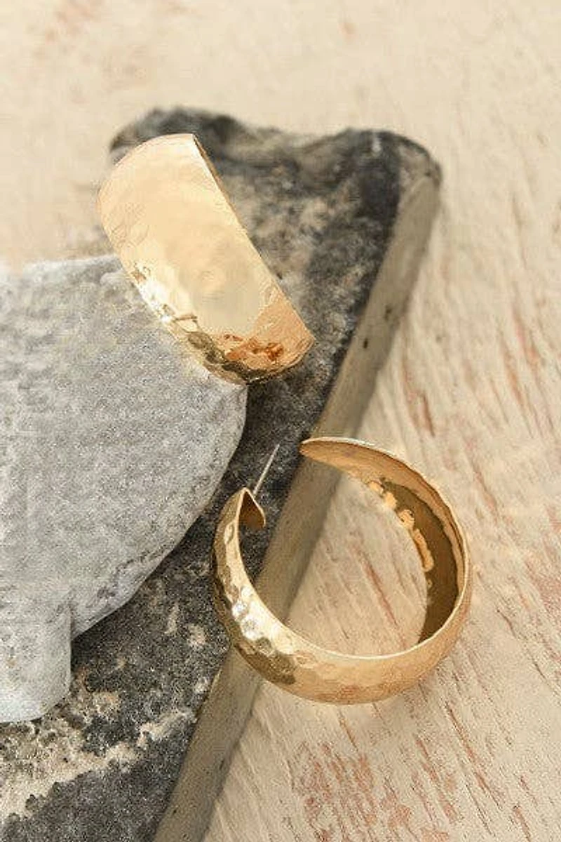 HAMMERED HOOP EARRINGS | 31E23040: GOLD