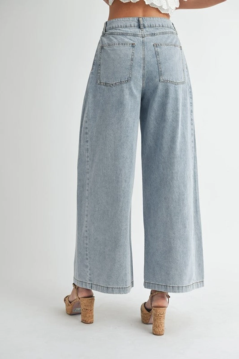 Pleated Wide Leg Jeans
