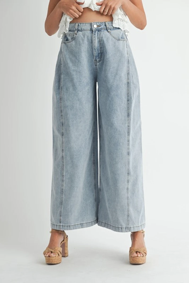 Pleated Wide Leg Jeans