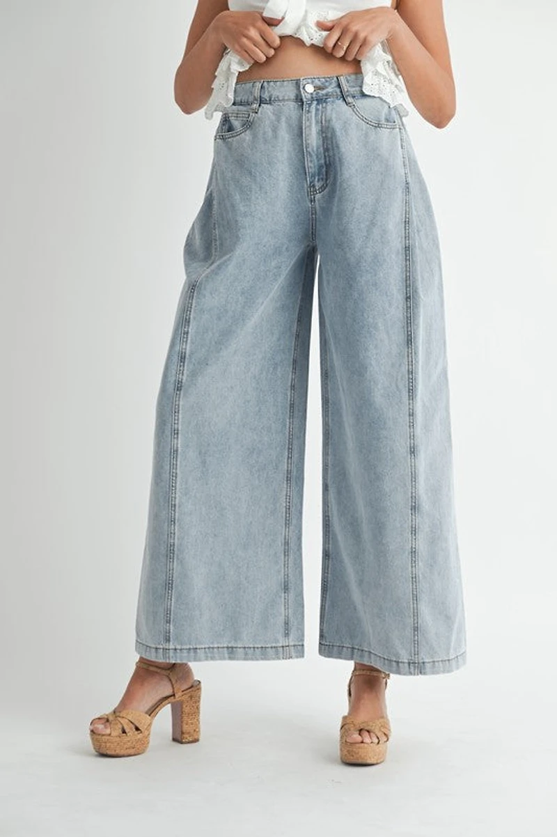 Pleated Wide Leg Jeans