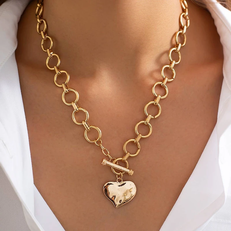 NOTABLE HAMMERED HEART FRONT TOGGLE NECKLACE