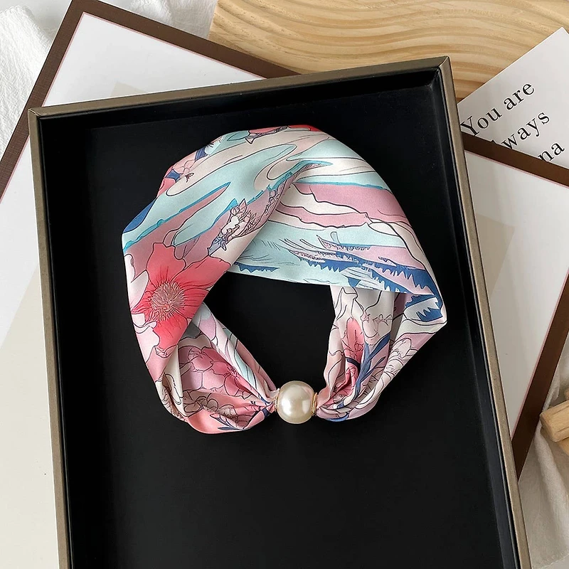 Silky Pink Scarf Necklace With Pearl