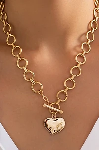 NOTABLE HAMMERED HEART FRONT TOGGLE NECKLACE