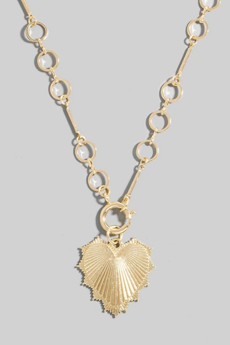 Intricate Heart Pendant Chain Necklace