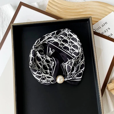 Silky Black Scarf Necklace With Pearl