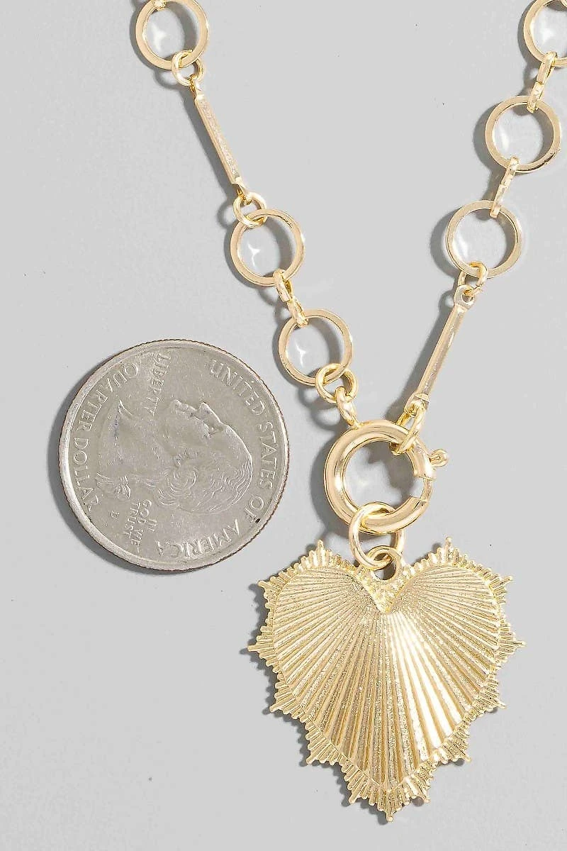 Intricate Heart Pendant Chain Necklace