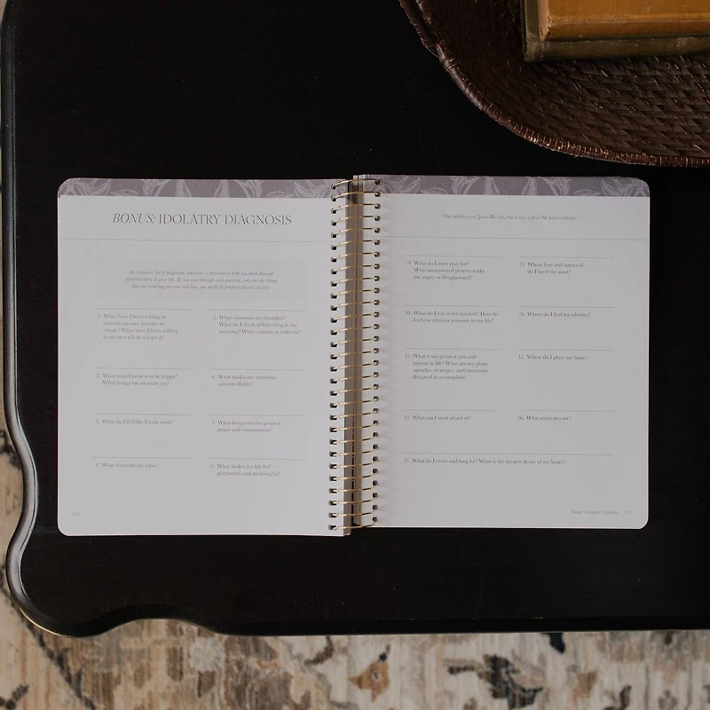 365 Days of Discovering the Beauty of Jesus/ Volume 3