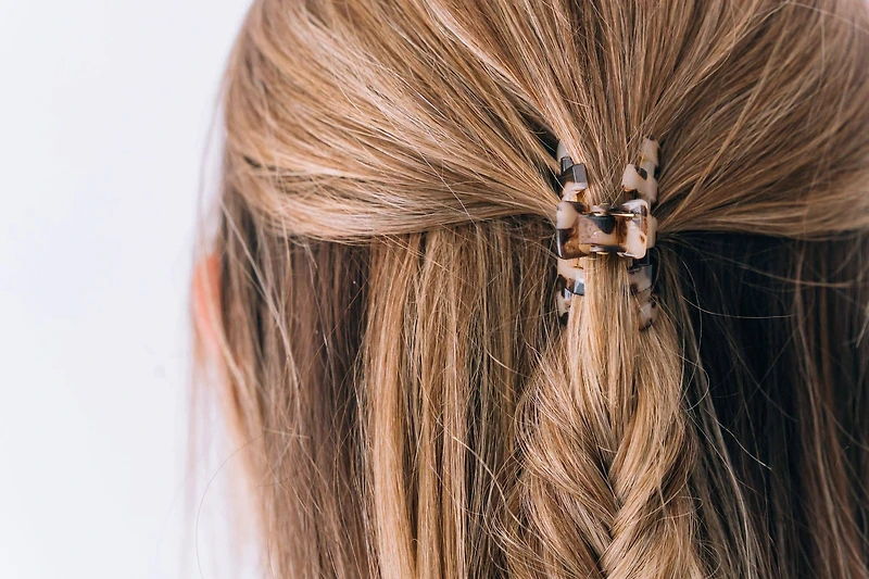 Tiny Classic Hair Clip | Blonde Tortoise
