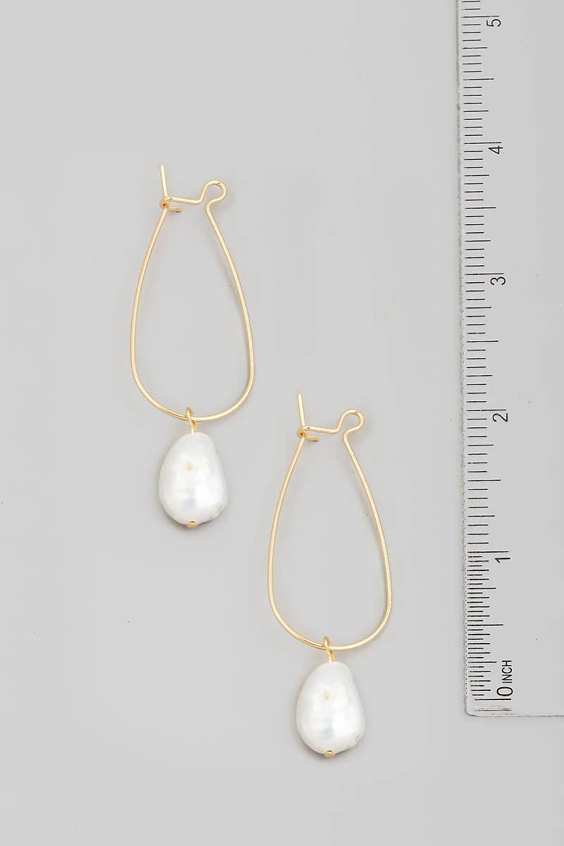 Metallic Wire Pearly Charm Hoop Earrings