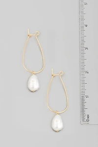 Metallic Wire Pearly Charm Hoop Earrings