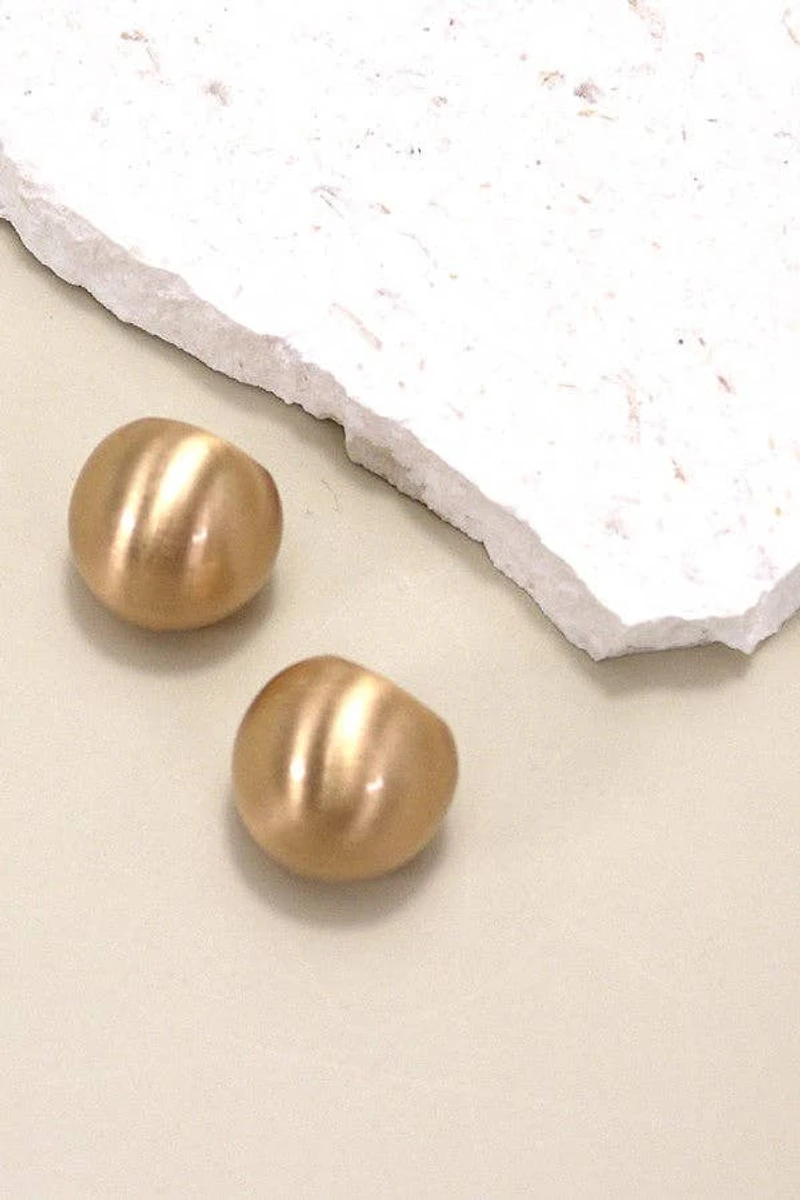 ROUND PUFFED HUGGIE HOOP EARRINGS | 10E3032467: GOLD