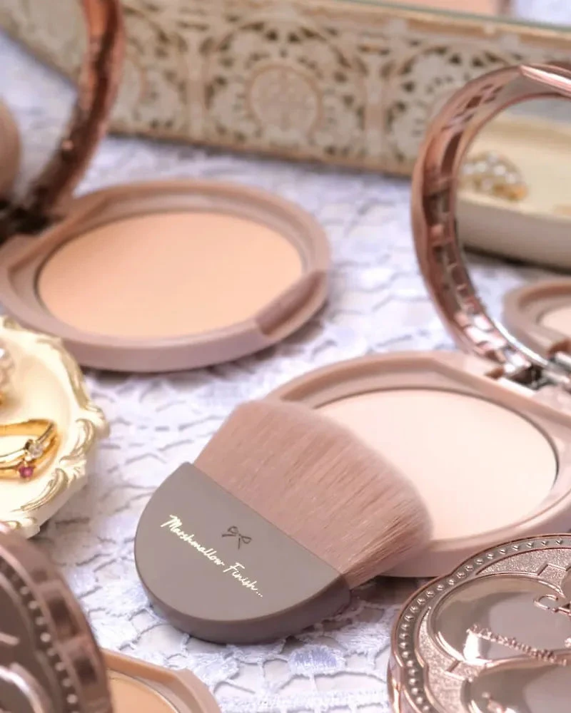 Pinceau à poudre finition guimauve Canmake