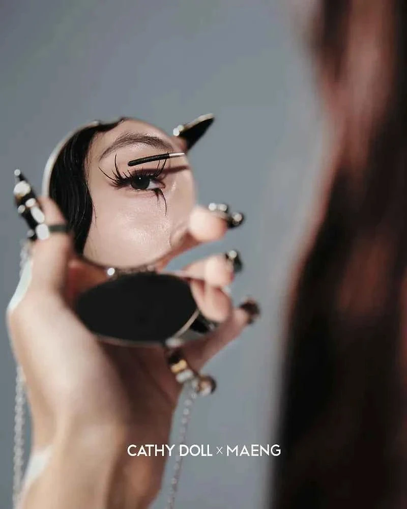 Cathy Doll x Maeng Curvy Metal Mascara