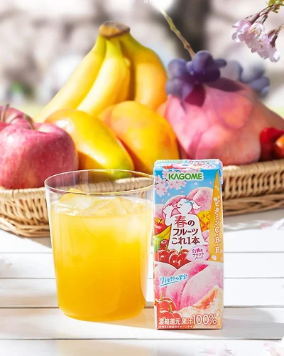 Kagome Spring Fruits: White Peach & Acerola Blend Juice