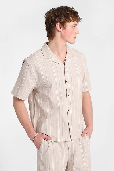 Chemise boutonnée texturée à rayures multiples
