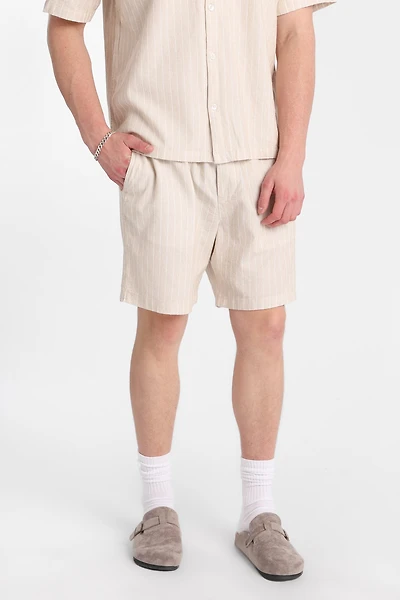 Short texturé à fines rayures 7 po