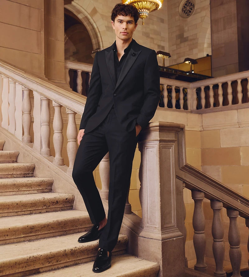 Modern Fit Black Peak Lapel Solid Tuxedo Jacket