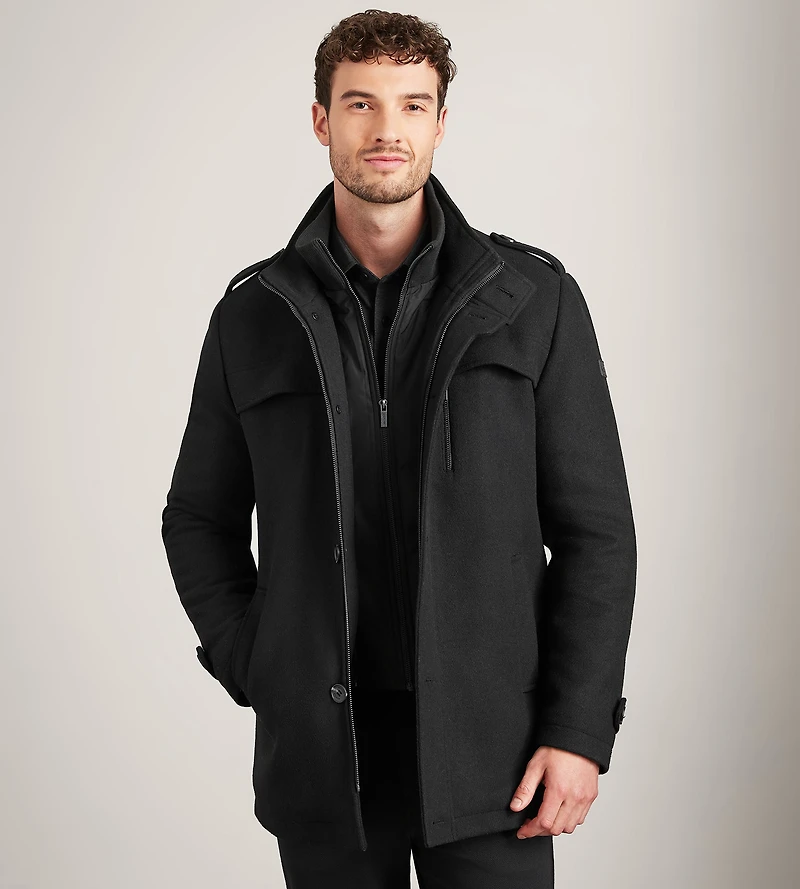 Manteau mi-long style militaire avec plastron coupe moderne