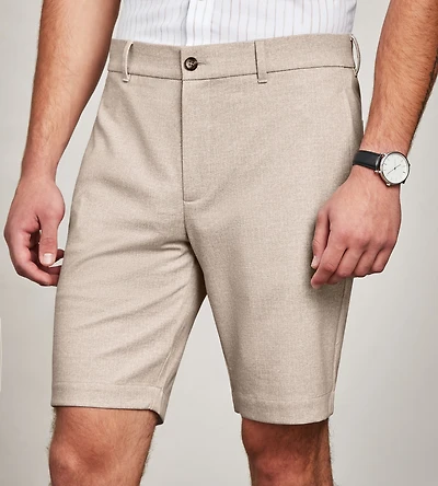 Short chino en maille coupe moderne