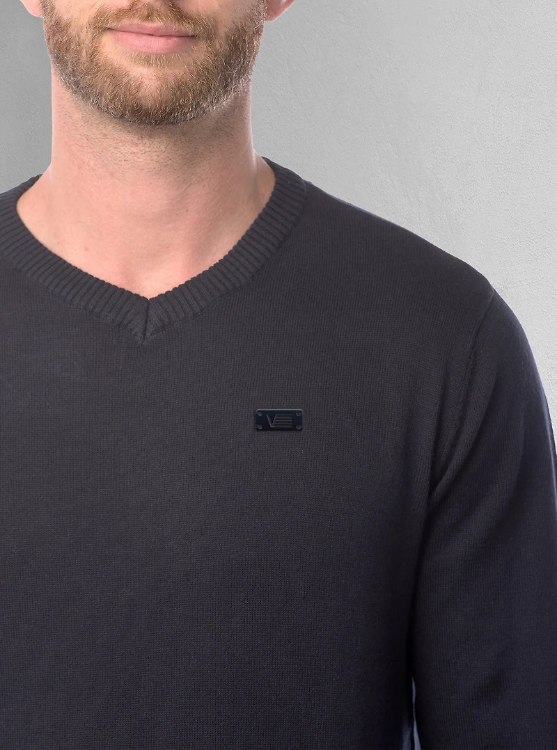 Men's basic v-neck sweater