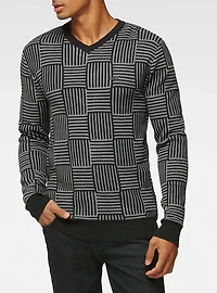 Men's v neck sweater